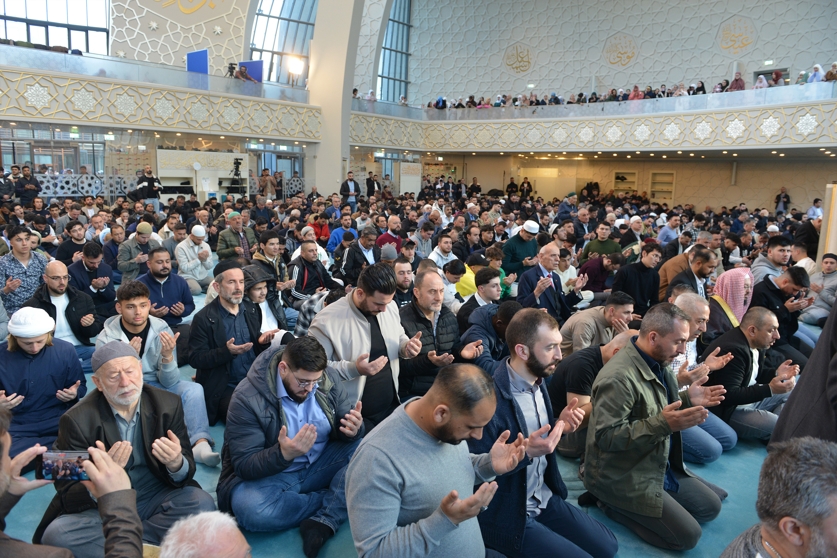 Köln DİTİB Merkez Camii’nde Ramazan Bayramı idrak edildi