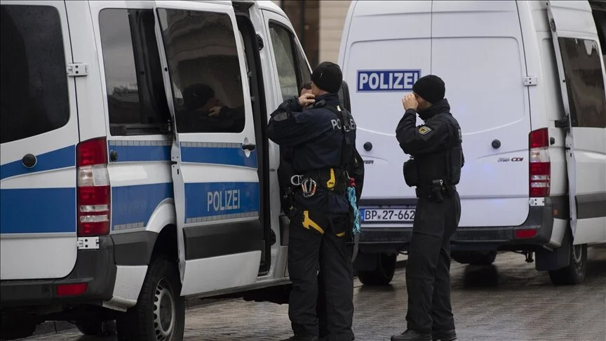 Alman polisi Sabah Avrupa gazetesinin ofisini bastı, gazetecileri gözaltına aldı