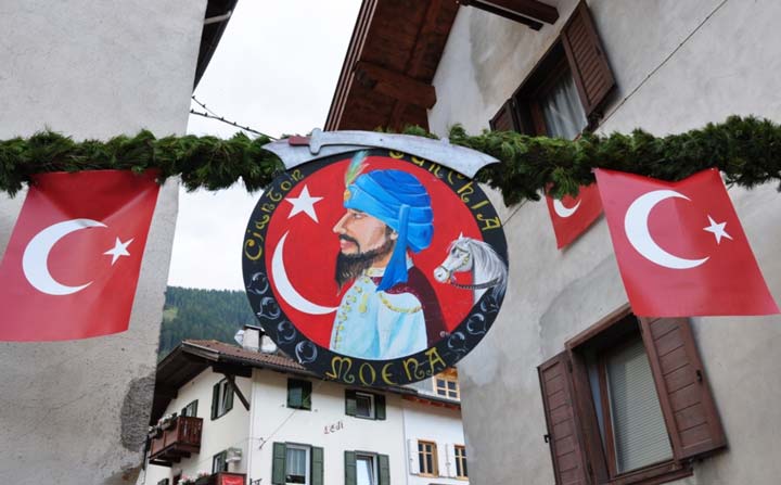 İtalya’da 300 yıllık Türk köyü ve Türk festivali: Moena 